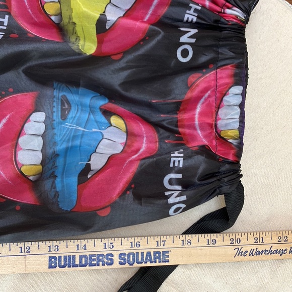 FUN! 17x20” drawstring all polyester nylon THE UNO (THE ONE) Backpack. Adjusts. - Picture 4 of 4